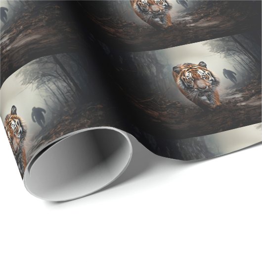 Walking Alter Schwarz-Orange-Tiger surrealer Wald Geschenkpapier (Rolleneckpunkt)