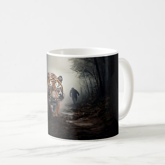 Walking Alter Schwarz-Orange-Tiger surrealer Wald Kaffeetasse (VorderseiteRechts)