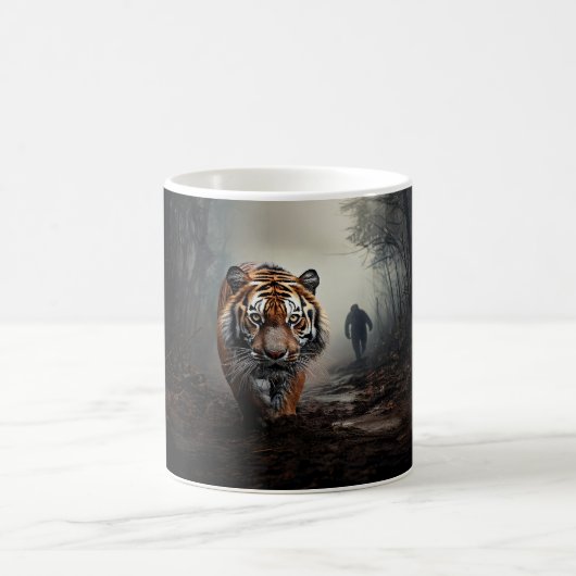 Walking Alter Schwarz-Orange-Tiger surrealer Wald Kaffeetasse (Mittel)