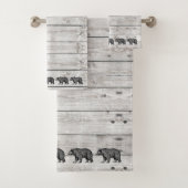 Walking Bear Grey Wood Pattern Badetuch Set (Insitu)