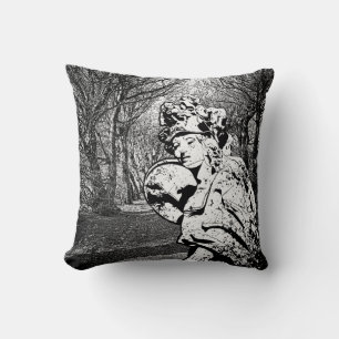 Walküre - Skulptur mit Baum-Arkade Kissen