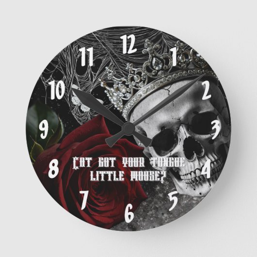 Wall Clock Haunting Adeline Zade Meadows Zaddy Runde Wanduhr (Vorderseite)