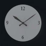 Wall Clock in Grau Runde Wanduhr<br><div class="desc">Diese graue Wanduhr wird mit den passenden Kissen,  Serviertabletten,  Bilderrahmen und Lichtschaltern in diesem Laden in der gleichen grauen Auswahl fabelhaft aussehen.</div>