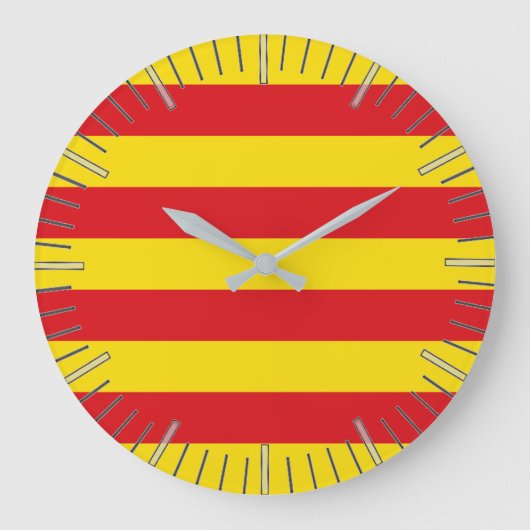 Wall Clock mit der Flagge Kataloniens Große Wanduhr (Vorderseite)