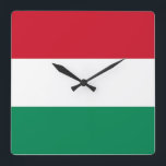 Wall Clock mit der Flagge Ungarns Quadratische Wanduhr<br><div class="desc">Behalt mit unserer beeindruckenden Wanduhr unter ungarischer Flagge stilvoll! Diese Wanduhr ist mehr als nur ein Zeitmesser; sie ist ein Feier des reichen Kulturerbes Ungarns und des Nationalstolzes. Das lebendige Design zeigt die ungarische Flagge und macht sie zu einer einzigartigen und sinnvollen Methode, eine Touch Ungarns in Ihre Zuhause oder...</div>
