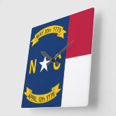 Wall Clock mit der Flagge von North Carolina, USA Quadratische Wanduhr (Winkel)