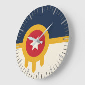 Wall Clock mit der Flagge von Tulsa, Oklahoma Große Wanduhr (Winkel)