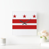 Wall Clock mit Flagge von Washington DC, USA Quadratische Wanduhr (Zuhause)