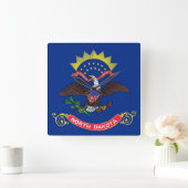 Wall Clock with Flag of North Dakota, USA Quadratische Wanduhr (Zuhause)