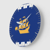 Wall Clock with Flag of Quebec City, Canada Große Wanduhr (Winkel)
