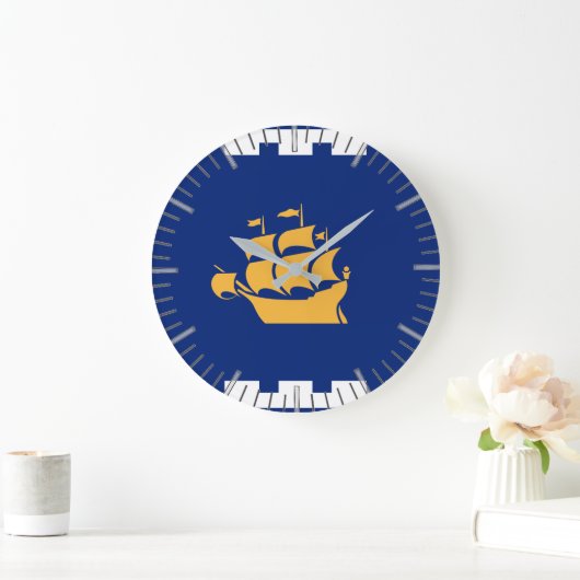 Wall Clock with Flag of Quebec City, Canada Große Wanduhr (Zuhause)