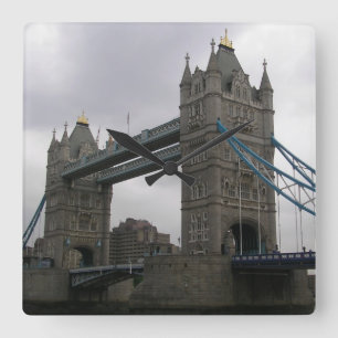 Wall Clock with Tower Bridge over the Thames River Quadratische Wanduhr