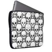 Wall o’ Skulls Laptopschutzhülle (Vorne Rechts)