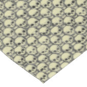 Wall o’ Skulls Tischdecke (Schrägansicht)