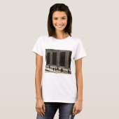 Wall Street (von Paul Strand, 1915) T-Shirt (Vorne ganz)