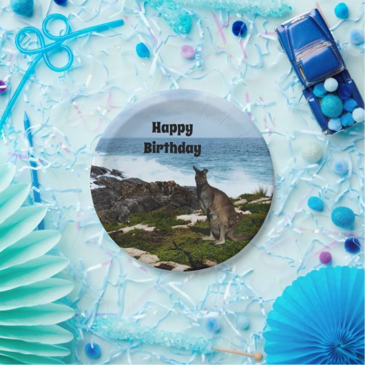 Wallaby auf den Felsen am Meer, Teller (Party)