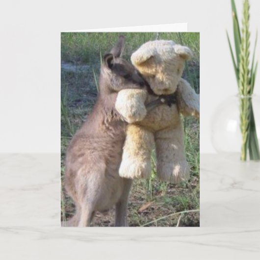 Wallaby Hugging Bear Card Karte (Vorderseite)