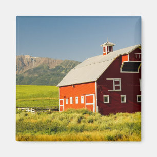 Wallowa-Berge und Scheune auf einem Feld Magnet