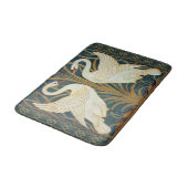 Walter Crane Swan, Rush and Iris Art Nouveau Badematte (Schrägansicht)