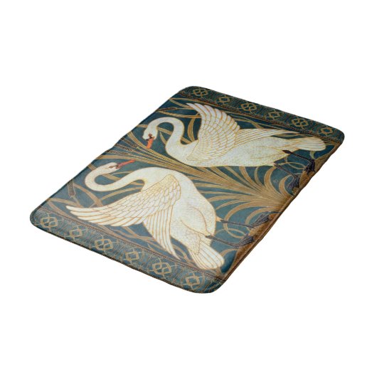 Walter Crane Swan, Rush and Iris Art Nouveau Badematte (Schrägansicht)