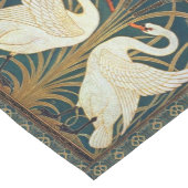 Walter Crane Swan, Rush and Iris Art Nouveau Kurzer Tischläufer (Ecke)