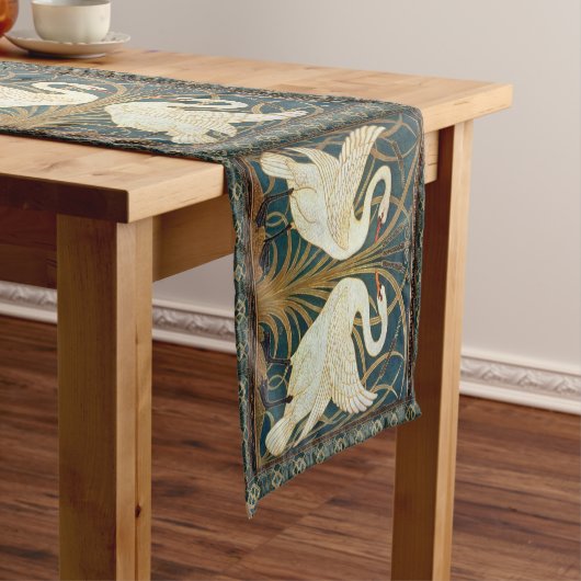 Walter Crane Swan, Rush and Iris Art Nouveau Kurzer Tischläufer (Beispiel)