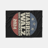 Waltz 2024 Rett Democracy Shirt Retro Button Elect Fleecedecke (Vorderseite (Horizontal))