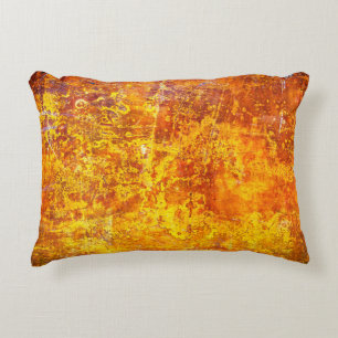 Wand aus abstrakt orangefarbenem Beton,  Dekokissen