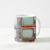 Wand aus farbenfrohen Retrofernsehern Kaffeetasse (VorderseiteRechts)