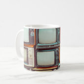Wand aus farbenfrohen Retrofernsehern Kaffeetasse (Vorderseite Links)