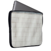 Wand aus weißem Backstein Laptopschutzhülle (Vorne Rechts)