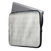 Wand aus weißem Backstein Laptopschutzhülle (Vorderseite Links)