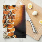 Wand aus weißem und orangefarbenem Backstein Geschirrtuch (Viertel Falte)