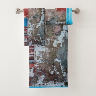 Wand, Tür und Fenster sind rot, blau und grau Badhandtuch Set