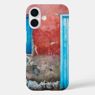 Wand, Tür und Fenster sind rot, blau und grau iPhone 16 Hülle