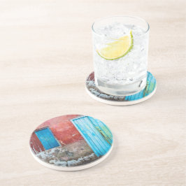 Wand, Tür und Fenster sind rot, blau und grau Getränkeuntersetzer