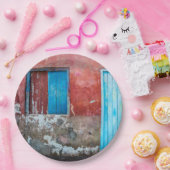 Wand, Tür und Fenster sind rot, blau und grau Pappteller (Party)