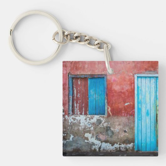Wand, Tür und Fenster sind rot, blau und grau Schlüsselanhänger (Vorderseite)