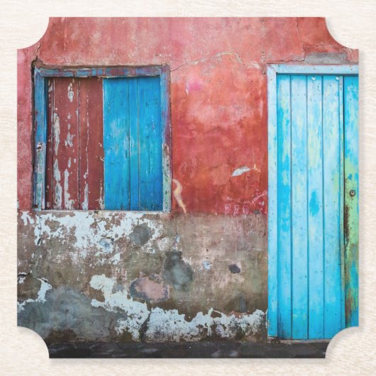 Wand, Tür und Fenster sind rot, blau und grau Untersetzer (Vorderseite)