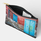 Wand, Tür und Fenster sind rot, blau und grau Zubehörtasche (Offen)