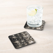 Wand voller Schädel und Knochen in der Knochenkape Untersetzer (Rechte Seite)