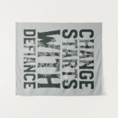 Wandel beginnt mit dem Defiance-Teppich Wandteppich (Vorderseite (Horizontal))