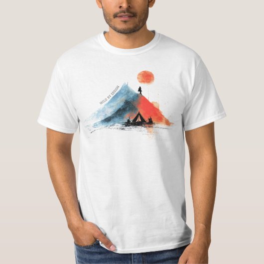 Wander the Peaks – Abstract Mountain & Campfire T-Shirt (Vorderseite)