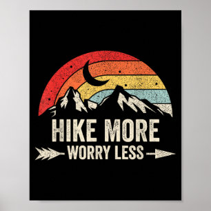 Wandere mehr, sorge dich weniger Retro-Bergwandern Poster