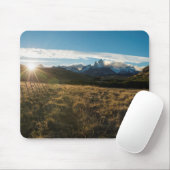 Wanderer, der Fitz Roy Berge, Patagonia betrachtet Mousepad (Mit Mouse)