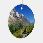 Wanderer im Frettchen-Tal, Italien Keramik Ornament (Rechts)