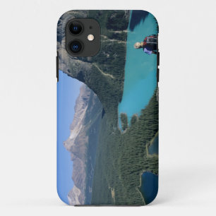 Wanderer mit Blick auf den türkis-farbenen See Case-Mate iPhone Hülle