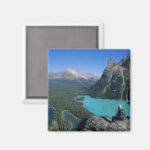 Wanderer mit Blick auf den türkisfarbenen See Magnet (Vorderseite/Rückseite)