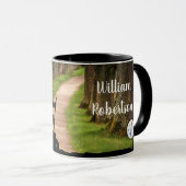 Wanderer mit Waldweg und Kompass personalisieren Tasse (VorderseiteRechts)