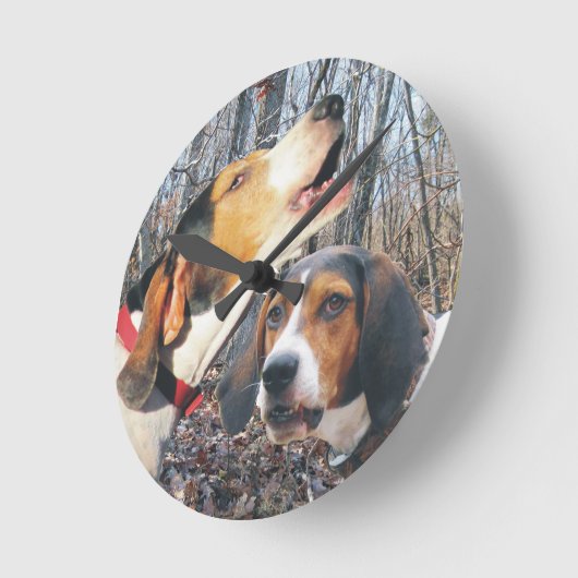Wanderercoonhound-Walduhr HeulensTreeing Runde Wanduhr (Winkel)